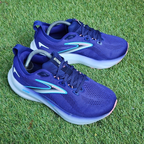 BROOKS GLYCERIN 22 - Women's Sneakers- SIZE 9.   (2E EXTRA WIDE) - Picture 1 of 9
